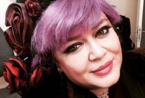 گریم بهاره رهنما برای اجرای آخر باغ آلبالو