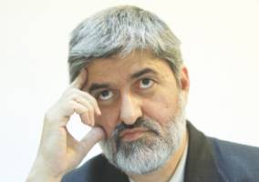نمی‌شود که دختر و پسر کوه بروند و بخندند