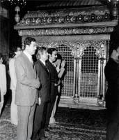 عکس دیده نشده صدام حسین در حرم امام رضا!