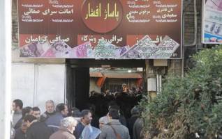 پاکسازی محوطه پاساژ افشار از دلالان ارز+عکس