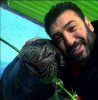 سلفی انصاریان با اسپات شیر دریایی /عکس