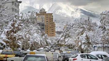 ترافیک نیمه سنگین بزرگراه‌های پایتخت در پی بارش برف و باران