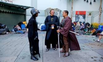 انتظار طرفداران برای اکران فیلم جنجالی «جنگ ستارگان» +تصاویر