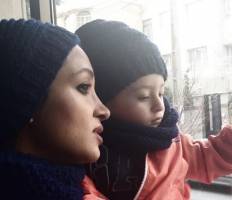 سلفی روناک یونسی درکنار پسرش!