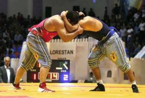   صادق زاده و قمی برای تعیین پهلوان ایران مبارزه می کنند 