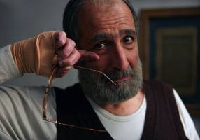   تدارک فرهاد آئیش برای یک «چمدان»