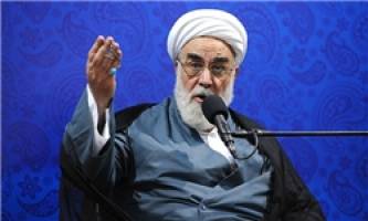 114 طلبه شیرازی معمم شدند