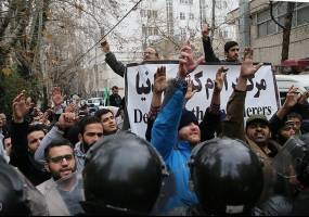 اعتراض به اعدام شیخ نمر با تجمع در مقابل سفارت عربستان