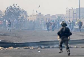 درگیری در طولکرم ادامه دارد 