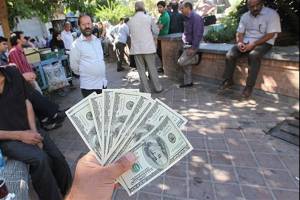 تشدید رفت و آمد صرافان شهرستانی در بازار ارز
