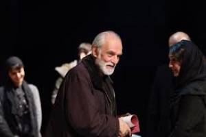 نمایش او شمال من، جنوب من، شرق و غرب من بود