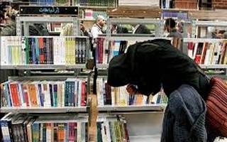 انتخابات به کتابفروشی‌ها کشیده شد/ پرفروش شدن یک کتاب با تبلیغ دو بازیگر