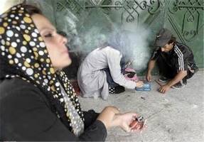 ضرورت جلوگیری از تبلیغ «شیشه» برای زیبایی در آرایشگاه‌های زنان