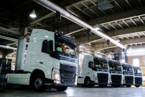   تولید چند خودروی سنگین متوقف شد