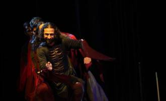 نمایش اروند خون در تئاترشهر 