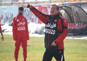 برانکو ۱۹ بازیکن را به خط کرد