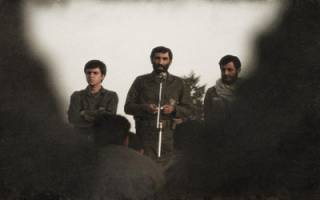 يادداشت روح الله حجازی برای «ايستاده در غبار»