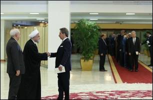 سفرای خارجی سالروز پیروزی انقلاب اسلامی را به روحانی تبریک گفتند