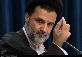 عضو جبهه پایداری هم لیست اصولگرایان را قبول ندارد!