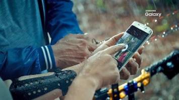 تبلیغ جدید سامسونگ از ضد آب بودن گلکسی S7 و S7 Edge خبر می‌دهد