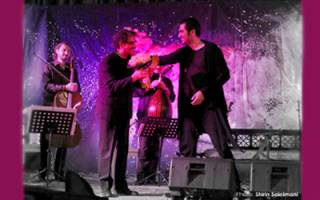 بوسه پسر بر شانه‌های پدر/ آرزوی طول عمر برای شوالیه آواز ایران