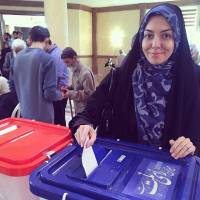 خوشحالی آزاده نامداری پای صندوق رای ! + عکس