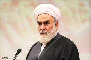 رییس دفترمقام معظم رهبری برای عیادت از آیت الله طبسی به مشهد رفت