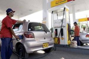 بهای سوخت در پاکستان برای دومین بار در یک ماه اخیر کاهش یافت