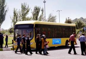 ایران ۲۰ میلیون گردشگر می‌خواهد، اما اتوبوس برای گردشگران ندارد