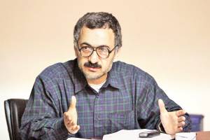 تولید ثروت و مبارزه با فساد بزرگترین اولویت سیاسی- اقتصادی کشور است