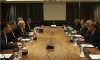 رایزنی ظریف با مشاور نخست وزیر پاکستان در امور خارجی