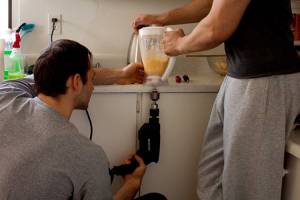 روش‌های عجیب در تعمیر وسایل آسیب دیده