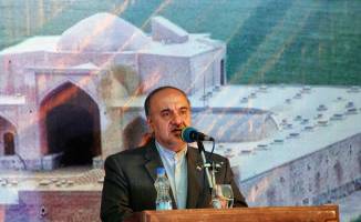 بازدید معاون رئیس جمهور از کاروانسرای پیام در مرند