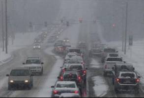 ریزش کوه محور هراز را مسدود کرد