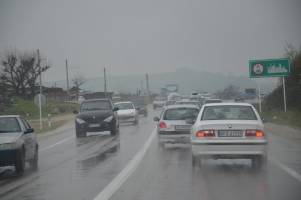 توصیه های پلیس به رانندگان در شرایط بارانی و جلوگیری از سر خوردن خودروها
