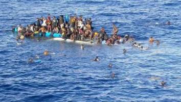 نجات 1569 پناهجو در آب های جنوبی ایتالیا