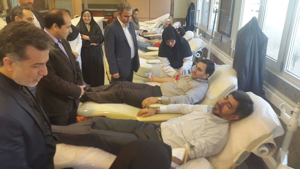 معاون وزیر بهداشت خون اهدا کرد