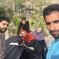 سلفی لاله صبوری در کنار گروه عکاسی اش! + عکس