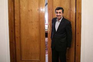 واکنش تصویری بروسلی به بازگشت احمدی نژاد!