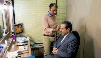 عراقچی در اتاق گریم! + عکس