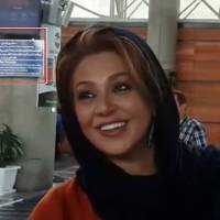 عکسی جالب از نسرین مقانلو در فرودگاه! | فروردین 95