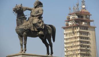 چرا هنگام عبور ملک‌سلمان، این مجسمه را پوشاندند؟