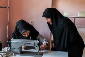 ازدواج زودهنگام عامل بازماندگی دختران از تحصیل