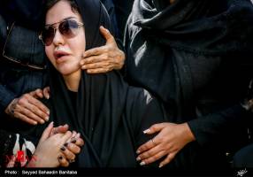  تنها دختر ثریا حکمت در سوگ مادرش+عکس