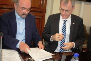 ایران و هلند یادداشت تفاهم همكاری اقتصادی در بیش از 10 زمینه امضا كردند