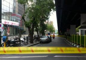 ریزش نمای شیشه ای پاساژ چهارسو