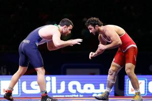 سید احمد محمدی با رباط پاره روی تشک رفت