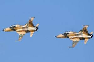 مانور جنگنده های نهاجا بر فراز بارگاه امام خمینی (ره)