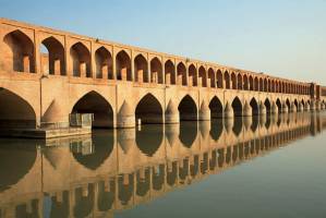 سی و سه پل محلی برای جشن آبریزگان