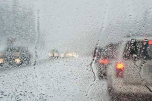 بارش باران در جاده های دو استان